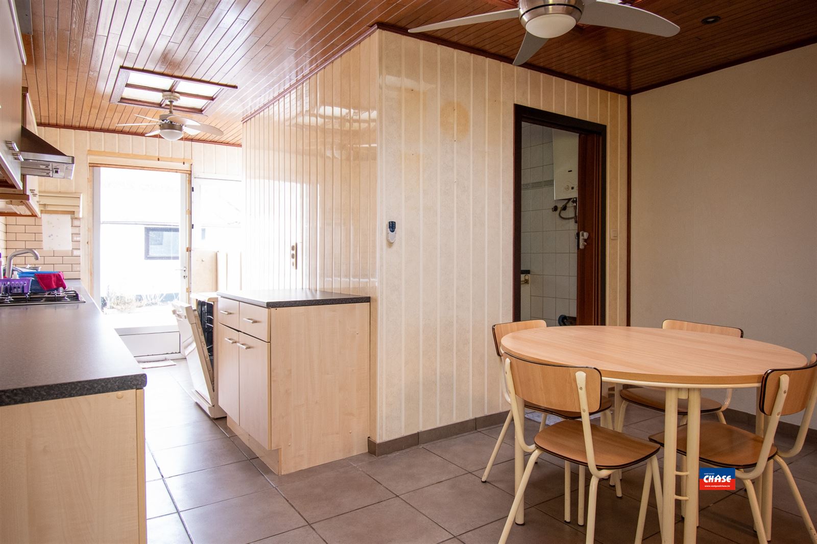 Te renoveren rijwoning met twee slaapkamers en tuin - foto 4