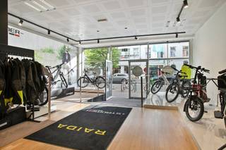 Cette propriété commerciale de caractère située dans le centre de Courtrai offre une opportunité intéressante pour les investisseurs à la...