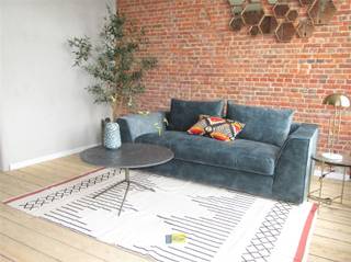 Instapklaar en ruim appartement met 2 slaapkamers en een terras van 11m² in Antwerpen. LIGGING: Dit duplex appartement op de tweede en derde...