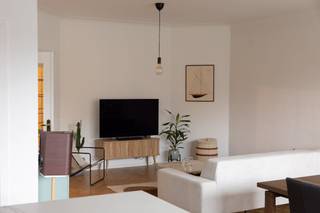 This ready-to-move-in apartment has a living area of 95m² and is located on the Van Putlei, which is located in the popular Markgrave district...