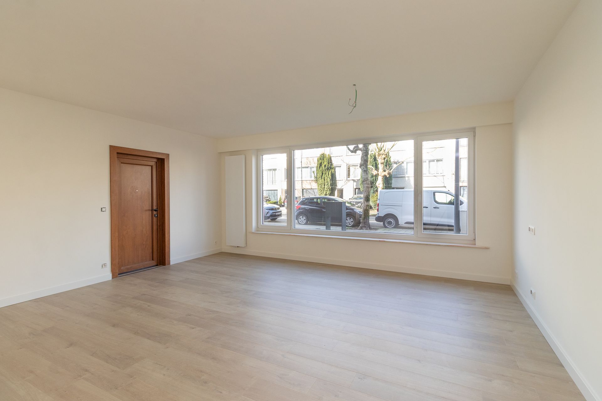 Gerenoveerd gelijkvloers appartement met tuin - foto 2