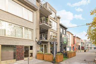 Zorgeloze vastgoedinvestering met bewezen rendement in centrum KapellenGelegen op een uiterst zichtbare en commerciële toplocatie aan het Dorpsplein,...