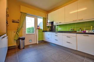 Deze ruime koppelvilla op 310m² met 4 slaapkamers te Koksijde-Bad is een unieke kans voor wie op zoek is naar comfortabele woon- of...