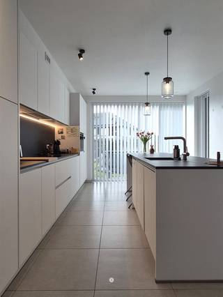 LOKEREN - Nabij het centrum van Lokeren, op een boogscheut van het 'Molsbroek' en verschillende invalswegen kan u deze afgewerkte...