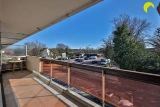 Op de grens van Boechout en Hove bieden wij u dit op te frissen appartement (88m²) aan met 2 slaapkamers aan. Inclusief in de prijs een...