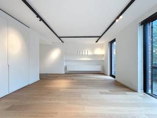 Cet appartement exclusif a été fini avec des matériaux de haute qualité et respire la classe et la qualité. <br />Situé dans la résidence @ Fluvium Legia, vous êtes assuré de vivre au calme, au bord de l'eau et entouré de verdure. <br /><br />Grâce à la présence de chaudières solaires, à une isolation complète, à une ventilation avec récupération de chaleur et à un chauffage par le sol, l'efficacité énergétique est garantie. <br /><br />À l'intérieur, nous trouvons un espace de vie avec une cuisine ouverte équipée de matériaux et d'appareils électroménagers de très haute qualité. L'espace de vie est un atout absolu : un salon spacieux avec de grandes fenêtres et beaucoup de lumière naturelle et des armoires encastrées. La terrasse est accessible par une fenêtre coulissante. L'appartement dispose également de deux chambres, d'une salle de bain (double vasque et douche à l'italienne) et de toilettes. <br /><br />Dans l'appartement lui-même, il y a un débarras séparé qui, avec le sous-sol, offre un espace de rangement suffisant. <br /><br />Avantages : <br />- Un repos ultime en plein centre de Gand<br />- Finition et appareils électroménagers de haute qualité<br />- faible niveau E<br />- projet de nouvelle construction à petite échelle<br /><br />Il y a un local à vélos en sous-sol et un parking peut être loué pour 115,00 EUR/mois).<br /><br />Les frais communs, sous forme de commission, s'élèvent à 130,00 EUR/mois et sont destinés à l'entretien des parties communes ainsi qu'à une avance sur la consommation de chauffage privée. <br /><br />Une opportunité rare pour ceux qui recherchent une vie de qualité dans un emplacement de premier ordre.<br />