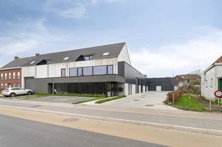 Nieuwbouw KMO-unit te huur van ca. 259 m² op de site Kampagne in Wijtschate. Gelegen op 10 minuten van het centrum van Ieper.Specificaties:...