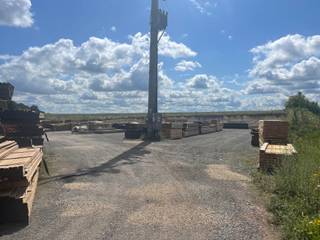 📍 For Sale – Warehouse with Land – Rue PhilippebourgWe are pleased to offer a mixed-use property in a convenient location, consisting of: *...