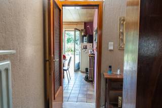 <p>Ruim renovatieproject te Zele!</p>
<p>Dit pand in Zele biedt een unieke kans. Of je nu wil renoveren naar jouw smaak of een nieuw project wil ontwikkelen, deze woning biedt verschillende mogelijkheden.</p>
<p>De woning heeft een goede ligging met gemakkelijke toegang tot voorzieningen.</p>
<p>Neem contact met ons op<span> </span>voor meer informatie.</p>