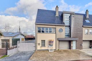 Ruim gelijkvloers appartement met 3 slaapkamers, terras en tuin – Lutlommel 259, LommelOp een rustige en vlot bereikbare locatie in Lommel bevindt...