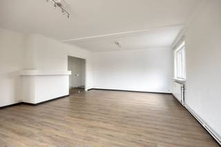 Te koop: ruim halfopen appartement in het centrum van Lummen, op een toplocatie nabij scholen, openbaar vervoer en groene omgeving. Dit gerenoveerde...