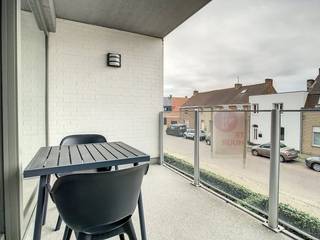 Ruim appartement (90m²) met twee ruime slaapkamers, terras en kelderberging gelegen op de eerste verdieping. Zeer energiezuinig, nabij het centrum...
