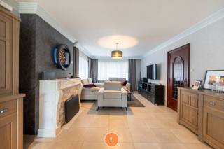 Te koop: Goed onderhouden halfopen woning met stadstuin in Menen.Ontdek deze charmante halfopen woning die goed onderhouden werd en recente...