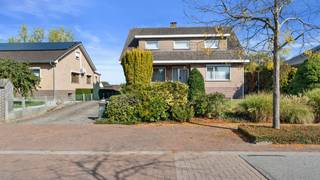 Te Koop: Charismatische jaren ’70-Villa in Rekem met Ruime Tuin en KarakterDeze charmante gezinswoning in het groene Rekem biedt volop mogelijkheden...