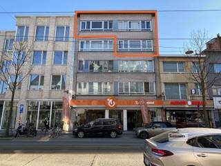 Opbrengsteigendom omvattende 3 appartementen op centrale ligging, Bredabaan Merksem. De appartementen zijn voorzien van 2 slaapkamers en 2...