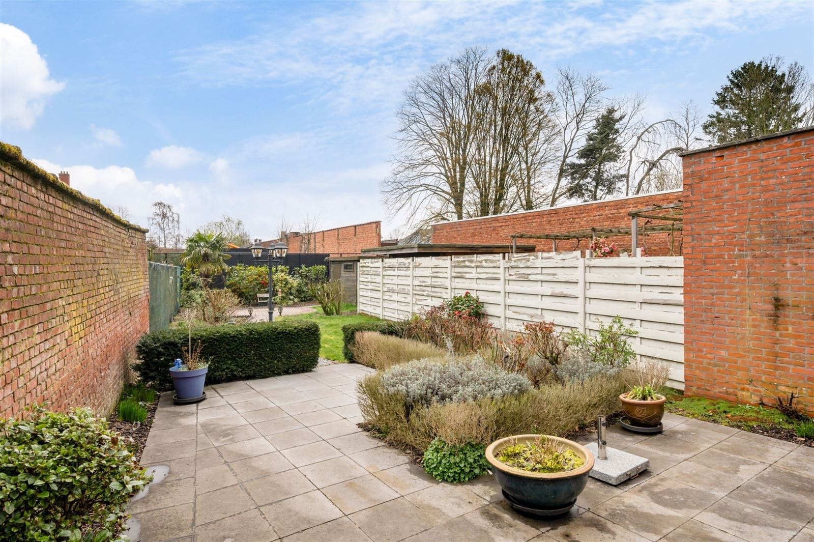 Charmante &amp; ruime woning met garage, kangoeroemogelijkheid en gezellige tuin in centrum Wijnegem! - foto 5