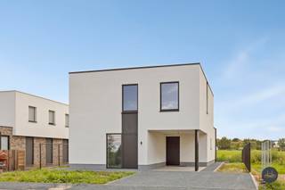 Voor meer info en tekst: www.homixx.beOntdek deze prachtige BEN-woning waar hedendaags comfort, energiezuinig wonen en een hoogwaardige afwerking...