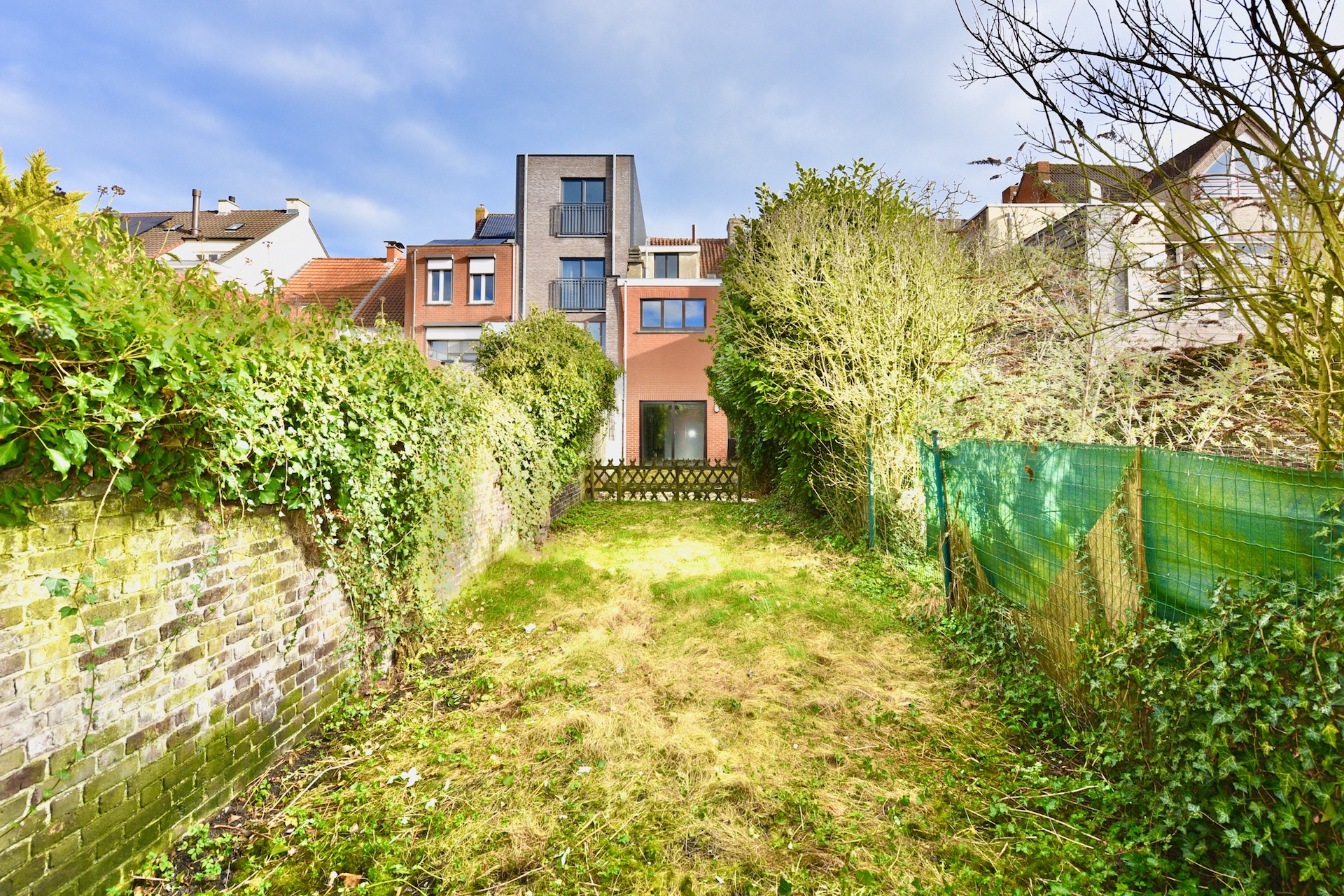 Uniek herenhuis in centrum Eeklo met 3+2 slpk, terras en tuin - Bieden vanaf 225.000 EUR* - foto 3