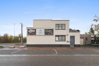 Te koop: halfopen handelspand in Grimbergen, strategisch gelegen nabij openbaar vervoer en belangrijke invalswegen.Dit handelspand, gebouwd tussen...