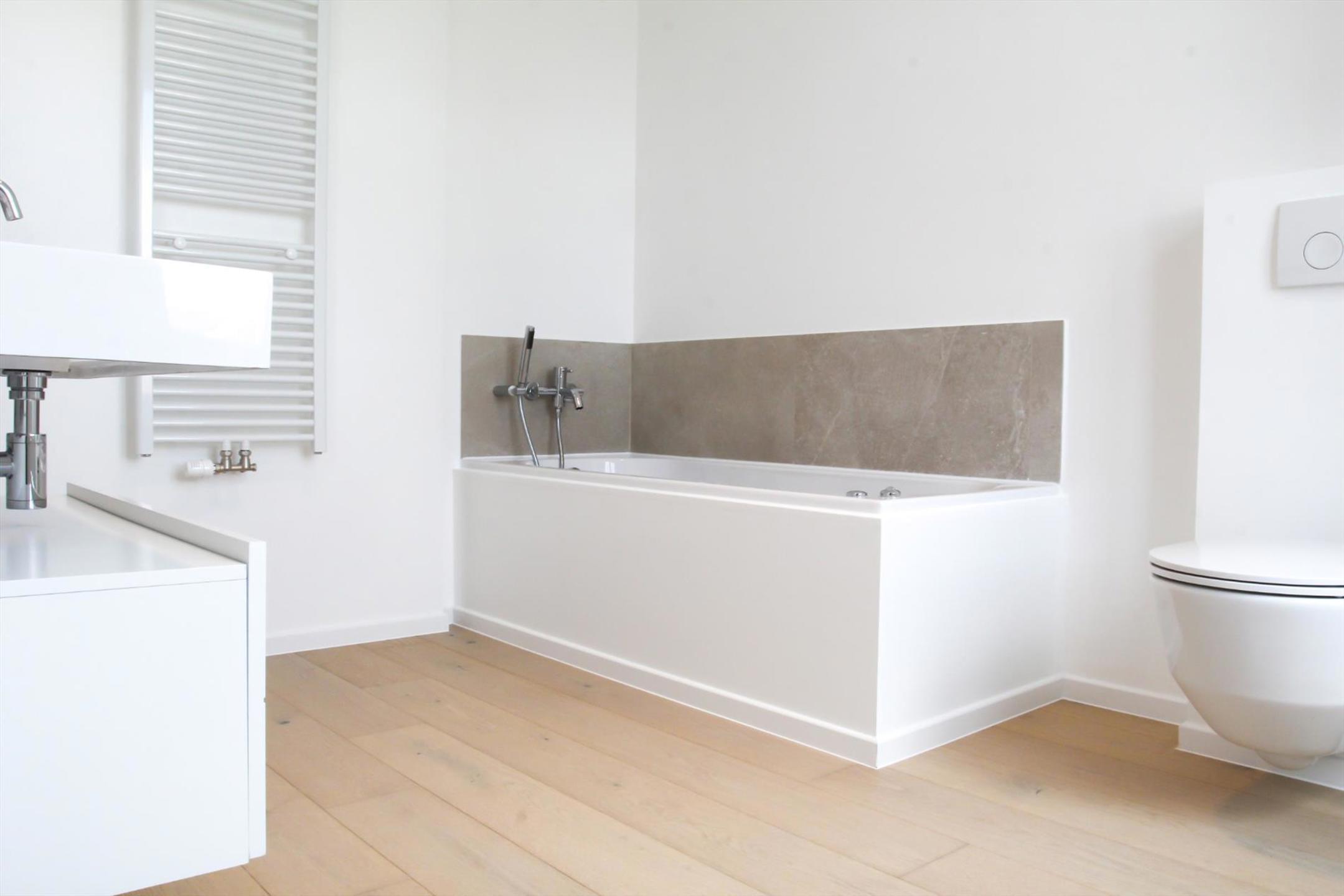 Ruime woning met 3 slaapkamers en tuin! - foto 5