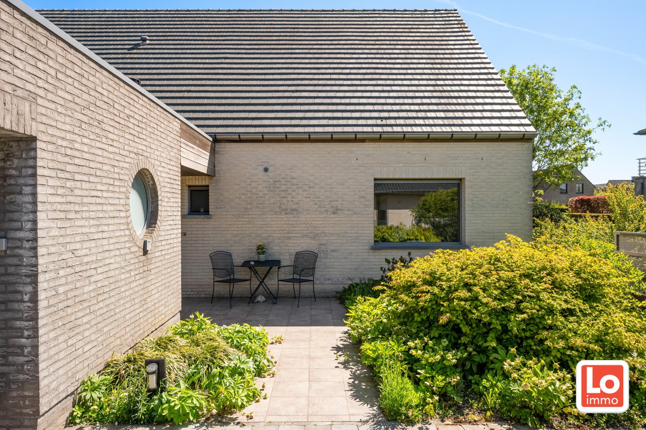 Instap klare open woning met ruime inpandige garage en gezellige tuin op een rustige locatie en toch nabij het centrum van Lochristi! - foto 4