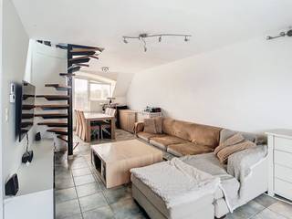 Appartement te huur in Boomindeling:- apart toilet- woonkamer met veel lichtinval- ruim terras (ca. 21m²)- keuken- bergingbovenverdieping:- slaapkamer met vast bed frame- badkamer met lavabomeubel, toilet en ligbad met doucheschermverder is er nog een berging voorzien op het gelijkvloers alsook een plaats voor een fiets.Locatie: Dit appartement te huur is gelegen in de Kerkhofstraat in Boom, op de grens met Reet. Winkels bevinden zich in de nabijheid. Via de A12 en E19 heeft u tevens een vlotte verbinding met Antwerpen, Mechelen en Brussel.Bijzonderheden:- 1 slaapkamer- geen gemeenschappelijke kosten- geen lift- parkeerplaats op oprit- afgesloten plaats voor fiets- aparte berging- aparte meters- centrale verwarming op gas- plaatsbeschrijving op gemeenschappelijke kosten tussen huurder en verhuurderBent u op zoek naar vastgoed te huur in Boom? Neem dan gerust contact op met één van onze collega's van Dewaele vastgoed met advies.