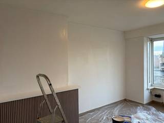 Dit appartement is niet gemeubeld en bevindt zich op de tweede verdieping, er is geen lift in dit gebouw.Bestaat uit inkom, woonkamer, keuken met...