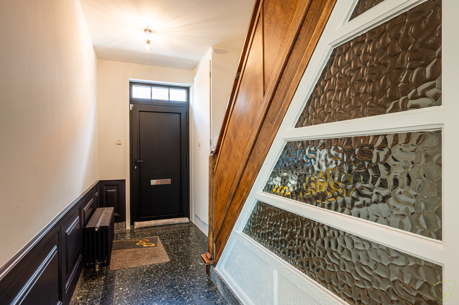 Instapklare woning met tuin en vlakbij het centrum van Eeklo - foto 2