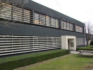 Volledig gerenoveerde kantoorruimtes beschikbaar , gelegen in het Keiberg Park, vlakbij op- en afritten van de Ring van Brussel, op 10 minuten van...