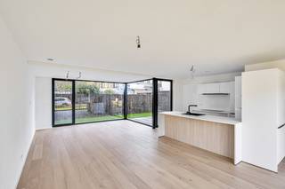 Deze instapklare nieuwbouw woning is gelegen, op een heel rustige locatie (op wandelafstand van het Machinistenpark), aan de Gentse kleine...