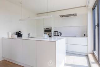 Lichtrijk appartement met royale oppervlakte van 143m² op toplocatie!Schuin tegenover het stadspark van Sint-Niklaas, de gedroomde groene buur voor...