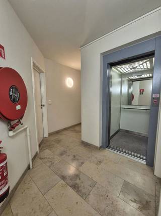 Dit ruime duplex appartement bevindt zich in het hartje van Aalter, nabij het station. Pro's van deze ligging: optimale bereikbaarheid met...