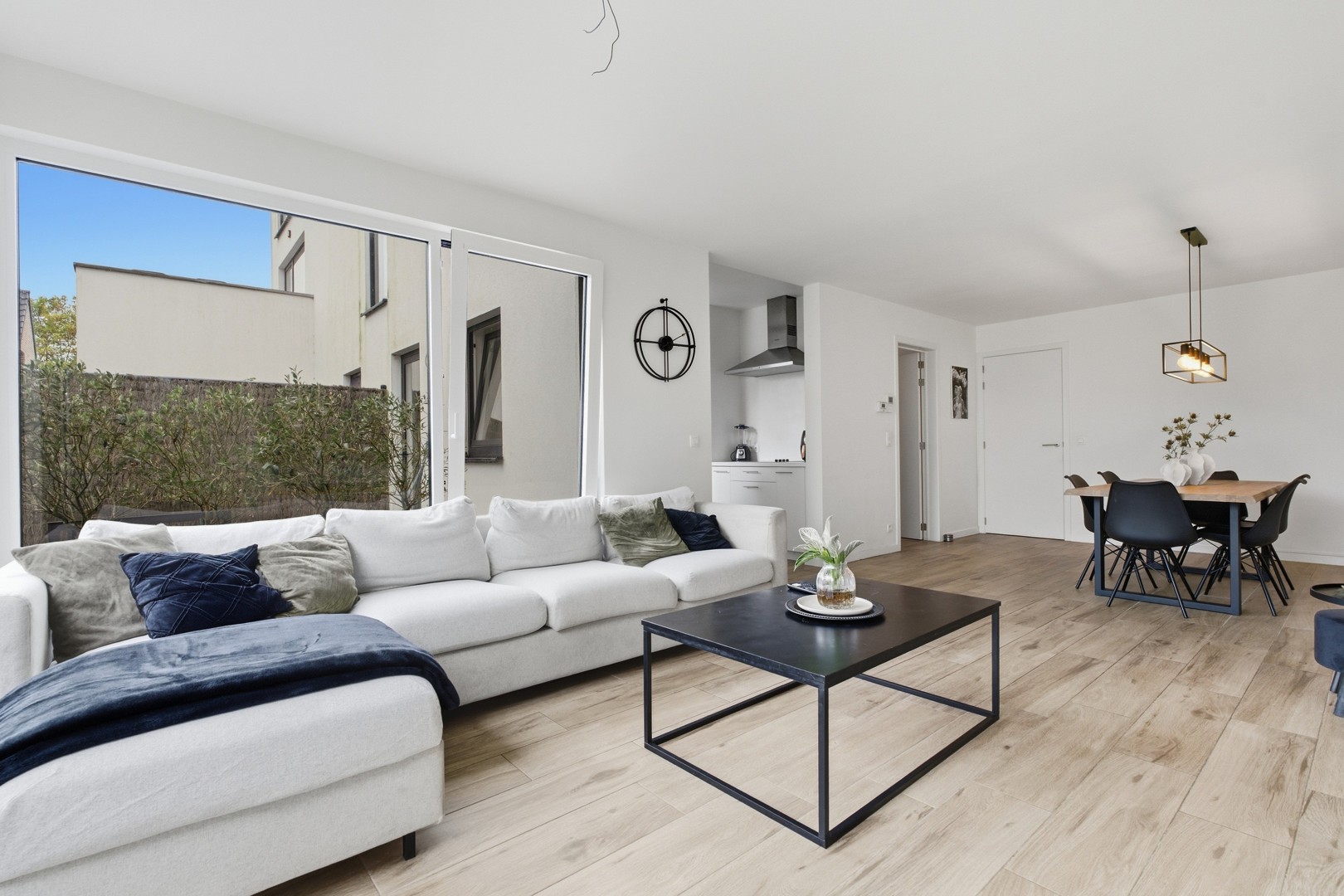 Instapklaar gelijkvloers BEN-appartement met ruime tuin, terras en carport in Elverdinge! - foto 5