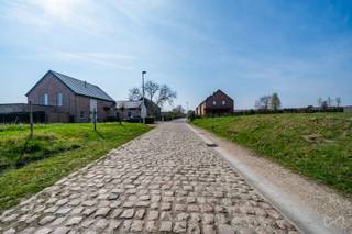 Présentation complète: https://weinvest.be/fr-BE/property/for-sale/pietrain/land/156887Située à Piétrain dans l'entité de Jodoigne, dans un...