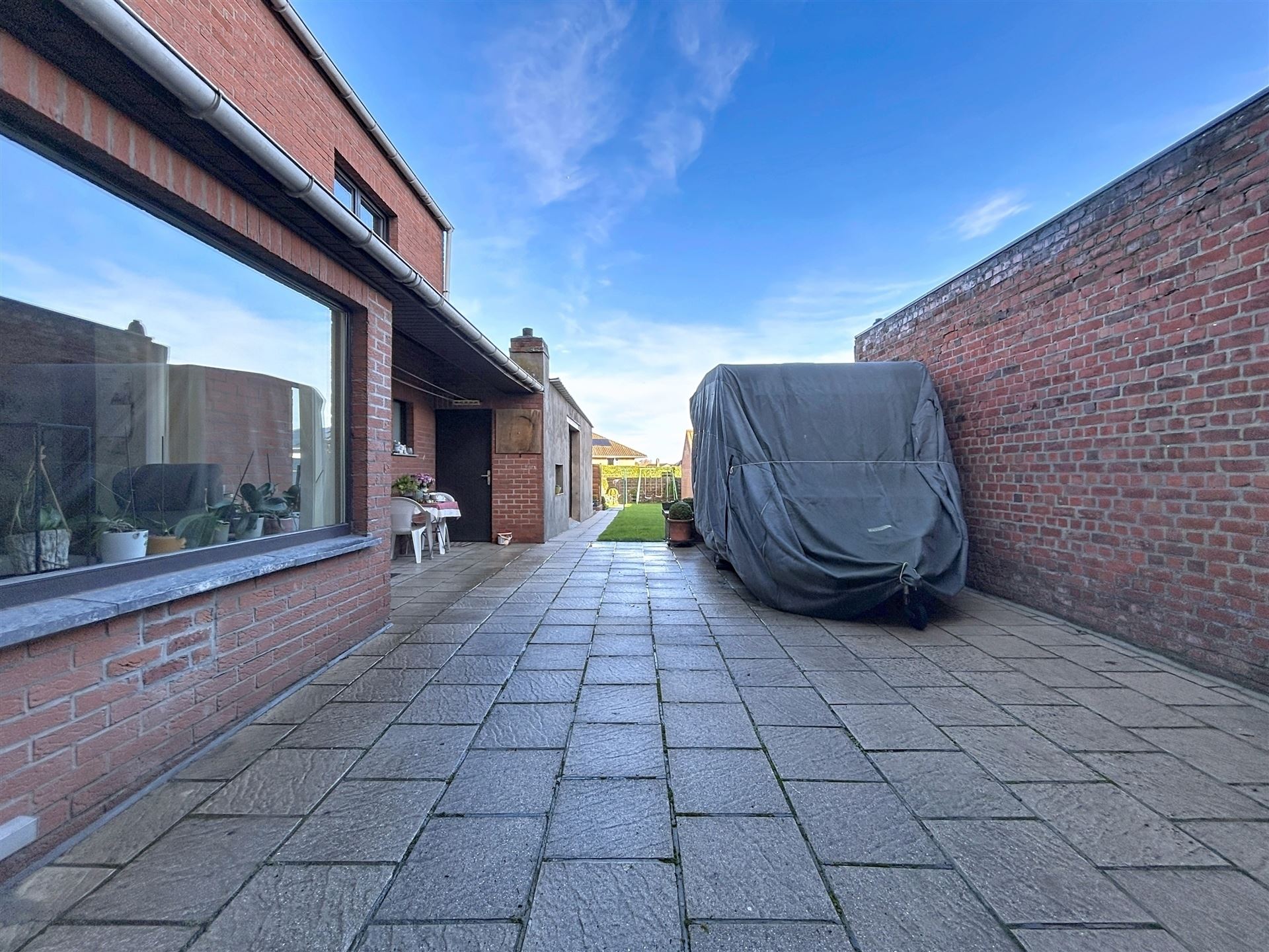Halfopen woning met garage en tuin - foto 5