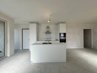 TIJDELIJKE ACTIE -3% OP DE VERKOOPPRIJZEN!!!Gelegen op de 2de verdieping helemaal links in residentie "Margaux" vinden we dit ruim en lichtrijk...