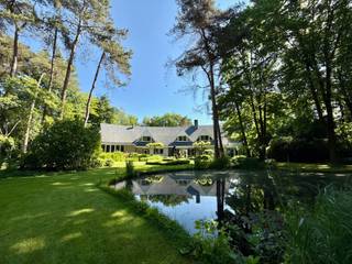 Dit bijzonder mooi eigendom, op riant grondstuk van ca. 11 600m2, is rustig en residentieel gelegen op 150m van natuurgebied De Liereman,...