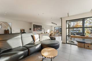 Interesse? Meer informatie op www.SWEVERS.be. - Deze instapklare open bebouwing nabij het centrum van Paal werd tussen 2022 en 2025...