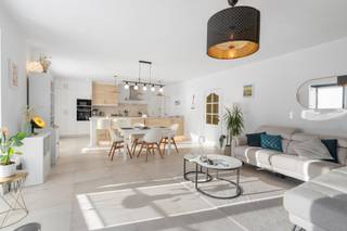 Te koop: ruim appartement in het centrum van Vilvoorde, op wandelafstand van scholen, openbaar vervoer en het treinstation.Dit appartement (bouwjaar...