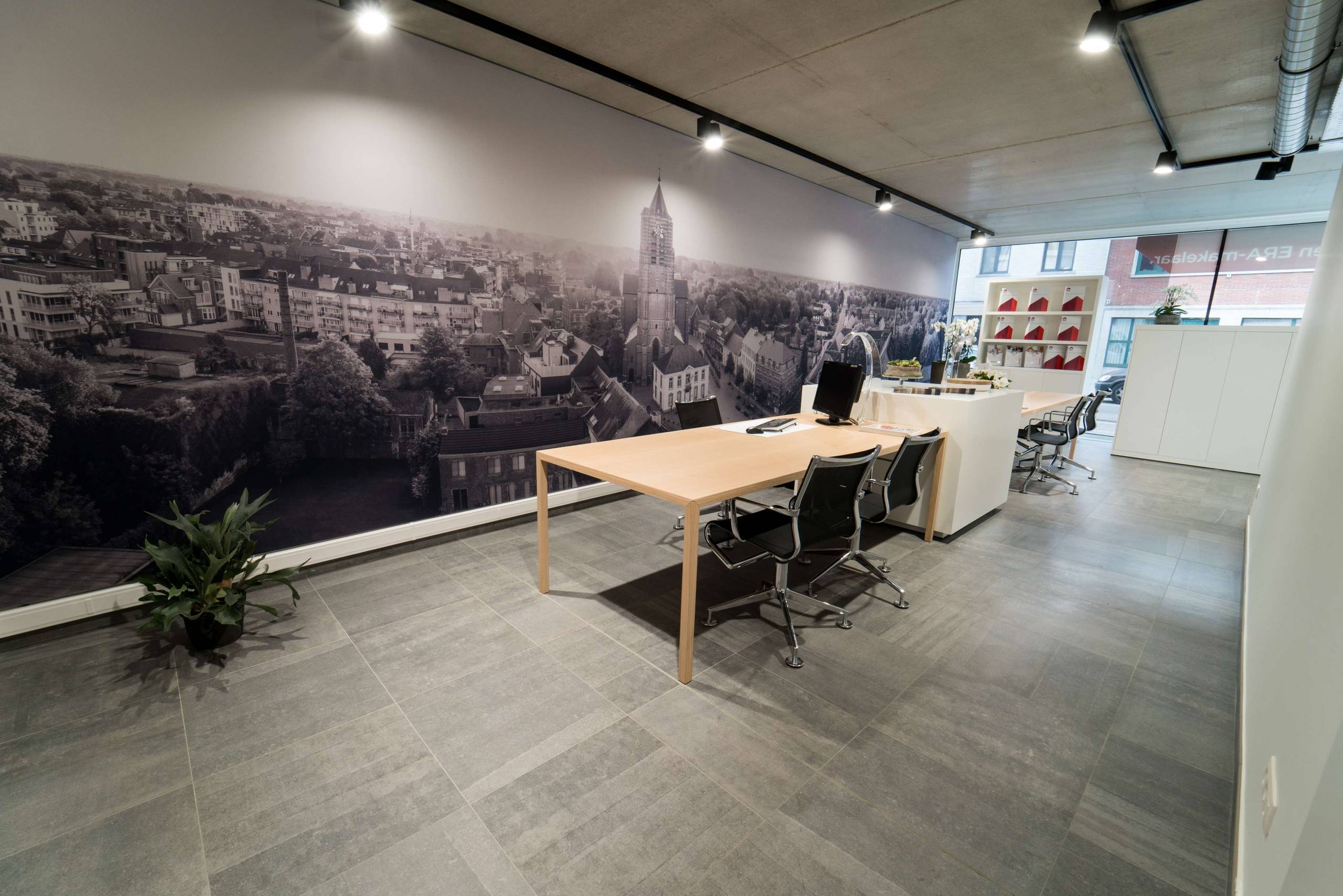 Prachtig gelijkvloers handelspand op drukke ligging te huur - foto 2