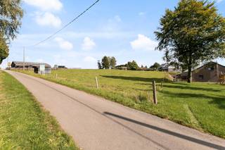 Pour plus d'informations, appelez le 053 59 49 34 - Dans un endroit calme à Tenneville se trouve ce terrain à bâtir de 22a 27ca. Ce terrain convient...