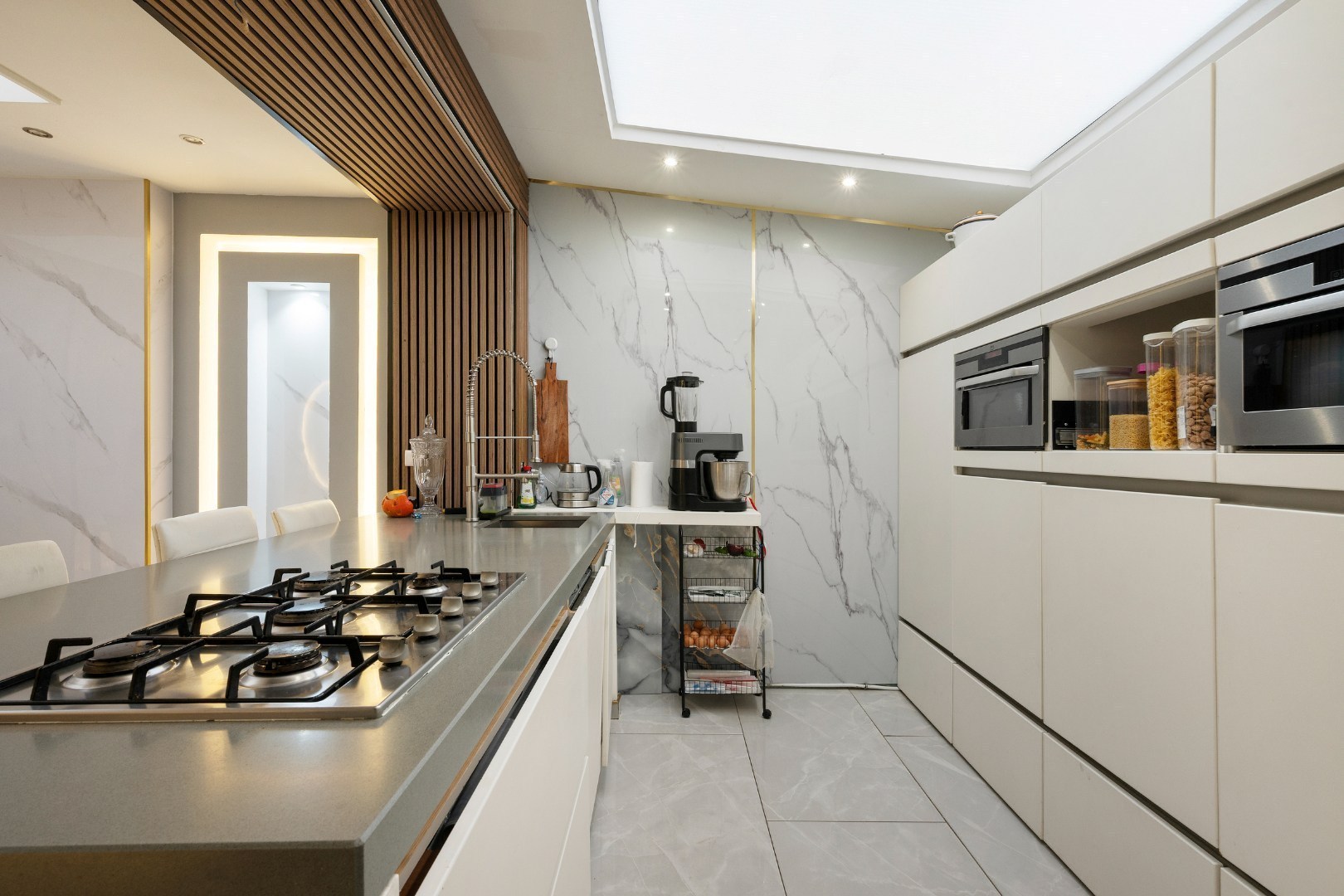 Gerenoveerde, energiezuinige woning met 4 slaapkamers, 2 badkamers en stadstuin in Menen - foto 5