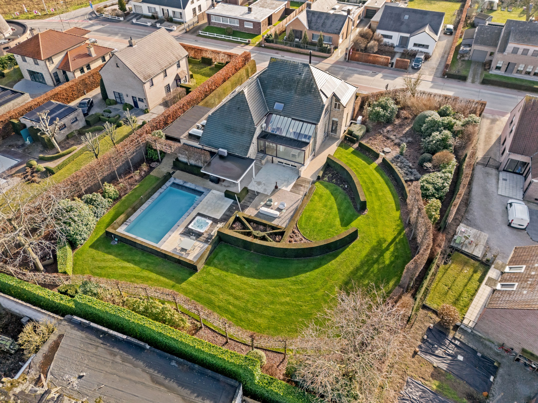 Spacious high-end villa with practice space and beautiful garden. - photo 5