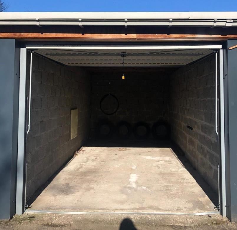 Afgesloten garage gelegen in het centrum van Geel! - foto 2