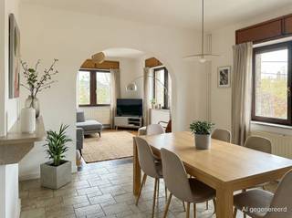Prachtige woning met vakantiewoning en mogelijkheden op een perceel van 35 are 86.Je komt de woning meteen binnen in de inkomhal, aansluitend heb je...