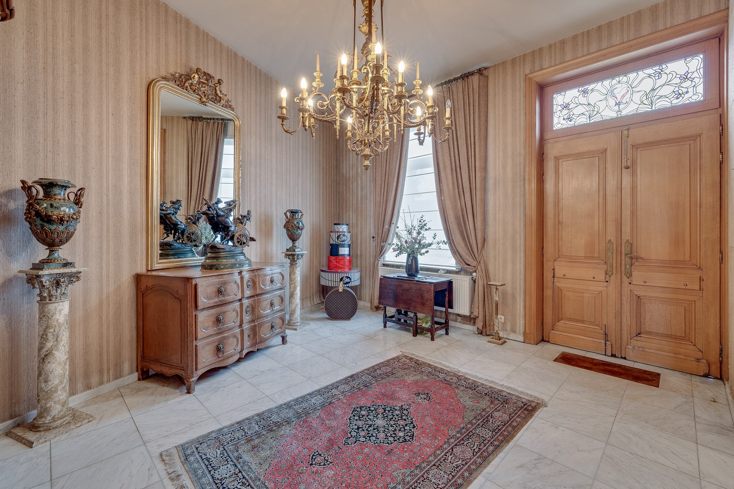 Karaktervolle burgerwoning met praktijk in Pajottegem - foto 2