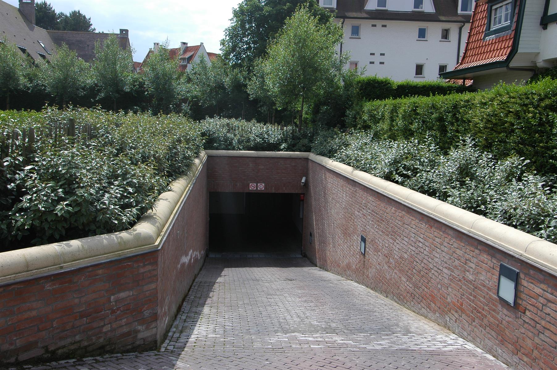 Dubbele, makkelijk inrijdbare garagebox in hartje Zoute  - foto 1