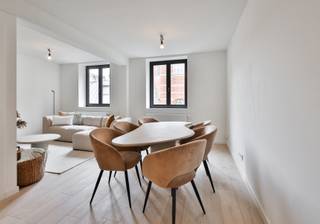 Derde verdieping, eerste keuze!Op de derde en hoogste verdieping van dit statige burgerhuis wacht een gloednieuw appartement dat snakt naar zijn...