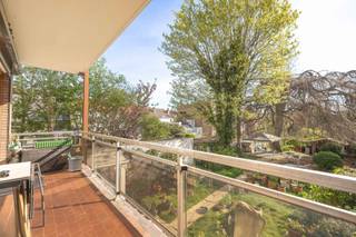 INFOS & VISITES 0475.97.33.44 - ddomb@trevi.be - UCCLE, Rue Danse, near the Town Hall, a lovely one-bedroom flat with approximately 68m² of...