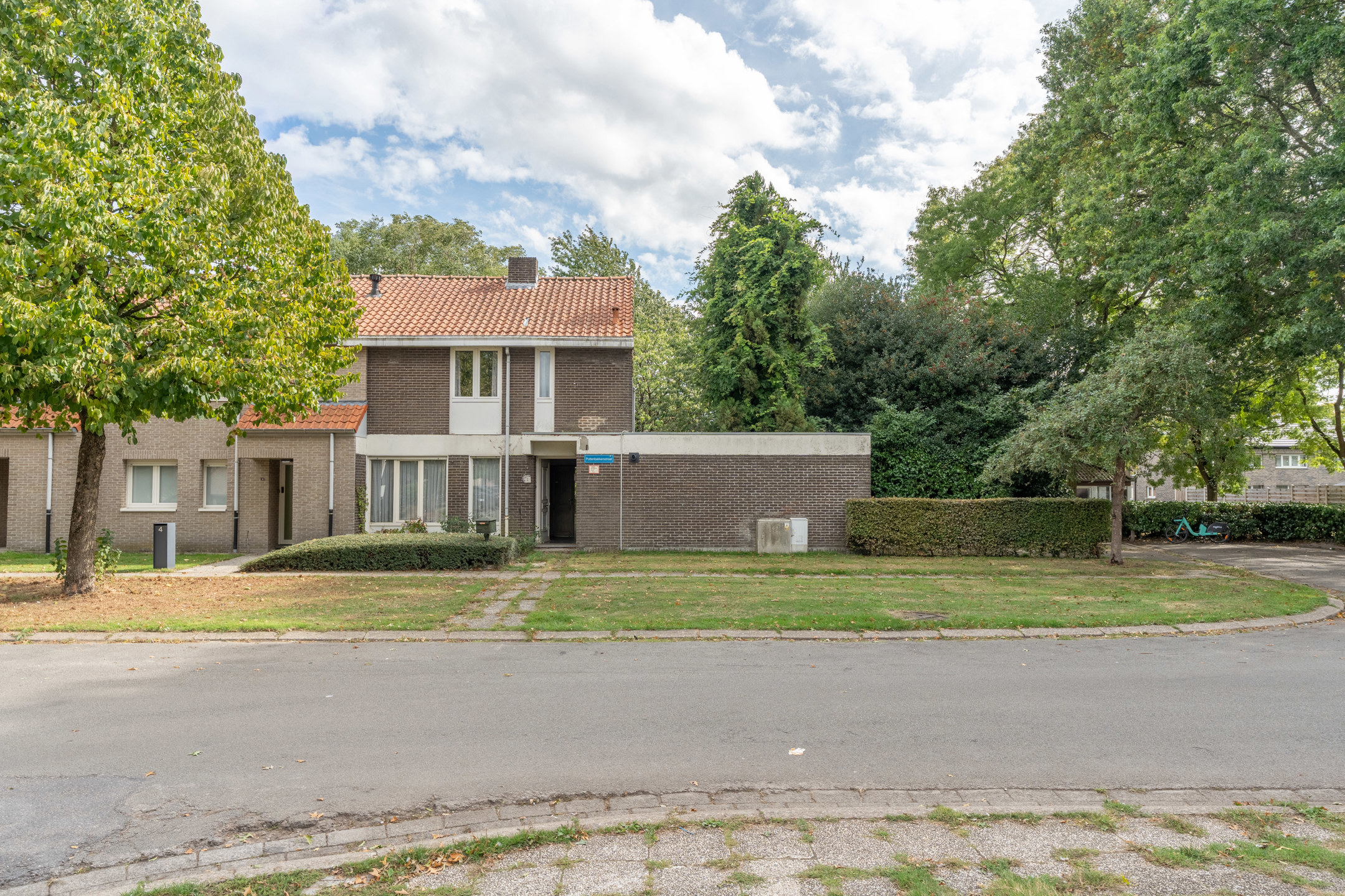 Op te frissen 2slpk-woning op gunstige locatie te Turnhout - foto 1